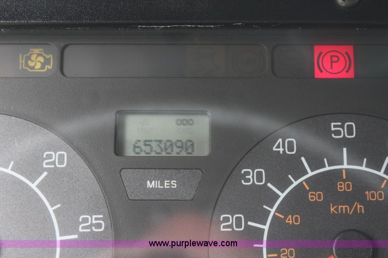 image for item J4422 2007 Kenworth T2000 semi truck