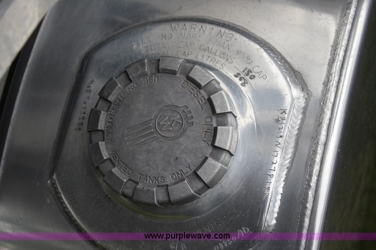 image for item J4422 2007 Kenworth T2000 semi truck