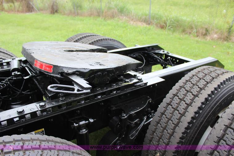 image for item J4422 2007 Kenworth T2000 semi truck