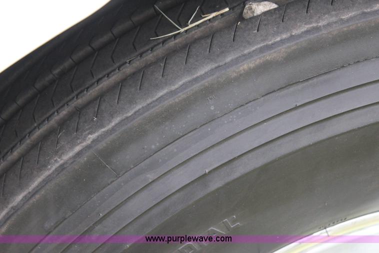 image for item J4422 2007 Kenworth T2000 semi truck