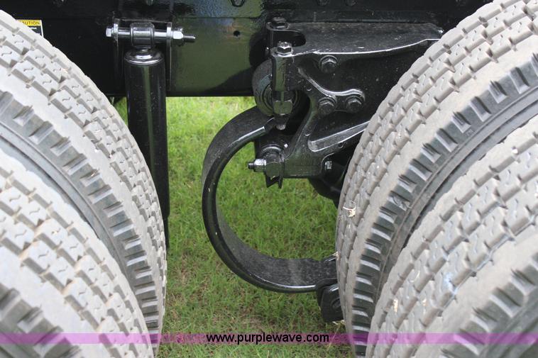 image for item J4422 2007 Kenworth T2000 semi truck