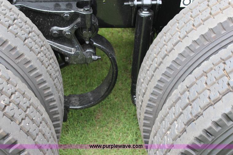 image for item J4422 2007 Kenworth T2000 semi truck