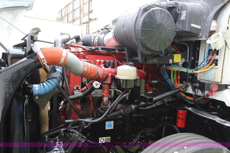 image for item J4422 2007 Kenworth T2000 semi truck