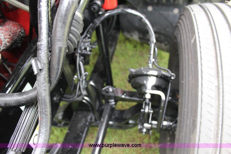 image for item J4422 2007 Kenworth T2000 semi truck