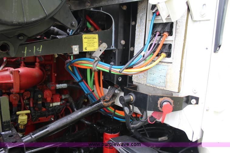 image for item J4422 2007 Kenworth T2000 semi truck