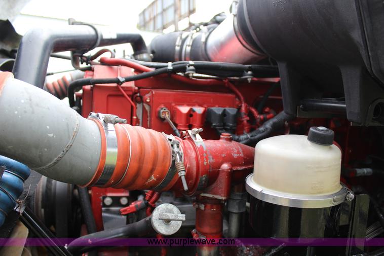 image for item J4422 2007 Kenworth T2000 semi truck