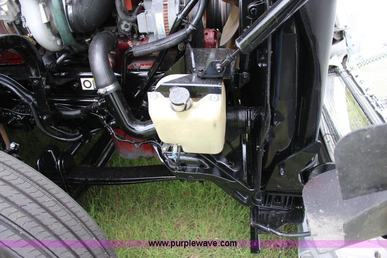 image for item J4422 2007 Kenworth T2000 semi truck