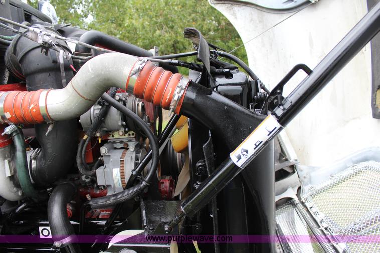 image for item J4422 2007 Kenworth T2000 semi truck