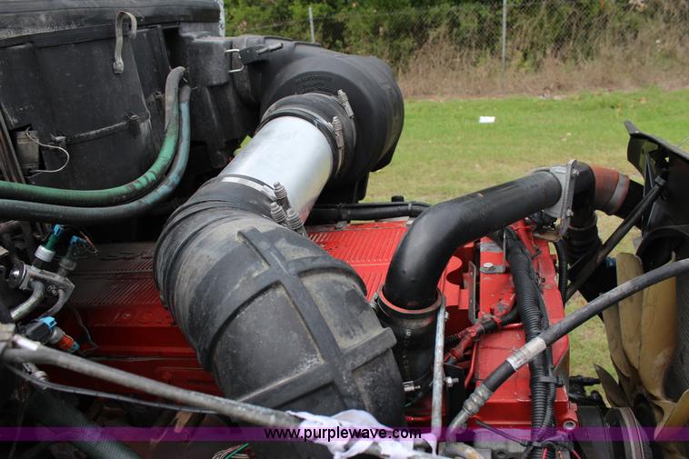 image for item J4422 2007 Kenworth T2000 semi truck