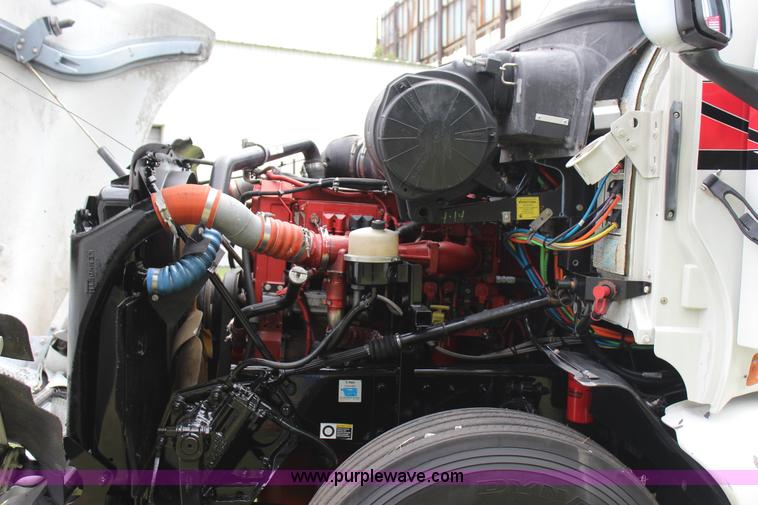 image for item J4422 2007 Kenworth T2000 semi truck