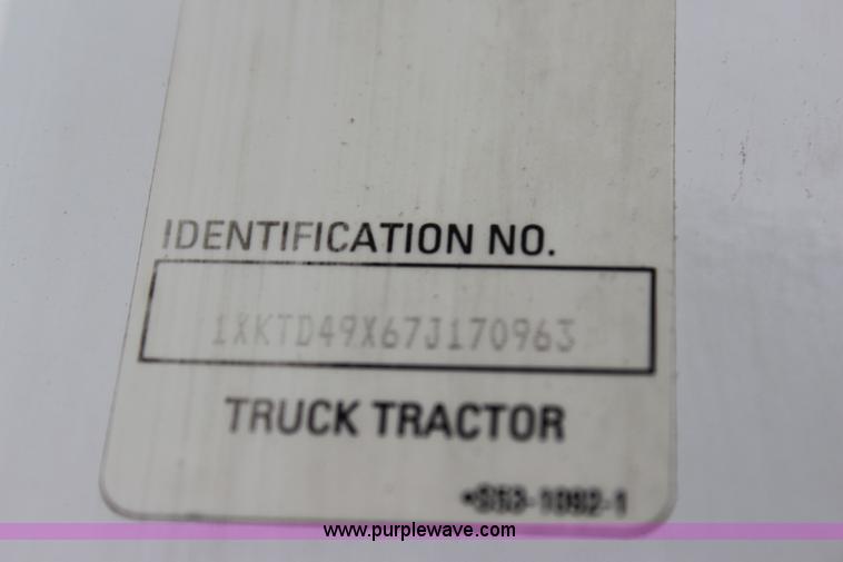 image for item J4422 2007 Kenworth T2000 semi truck