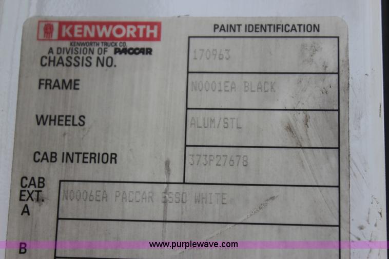 image for item J4422 2007 Kenworth T2000 semi truck