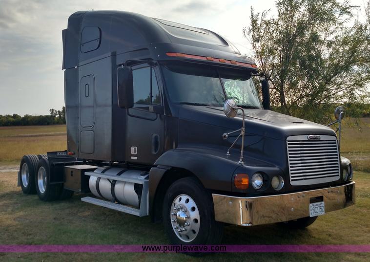 image for item K1184 2002 Freightliner Century Class ST120 semi truck