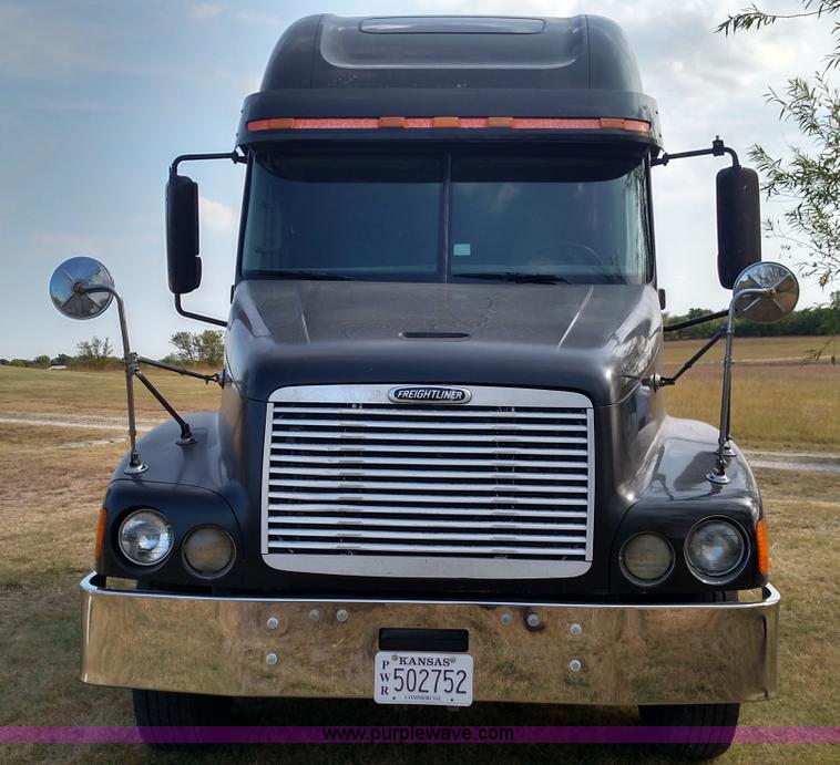 image for item K1184 2002 Freightliner Century Class ST120 semi truck
