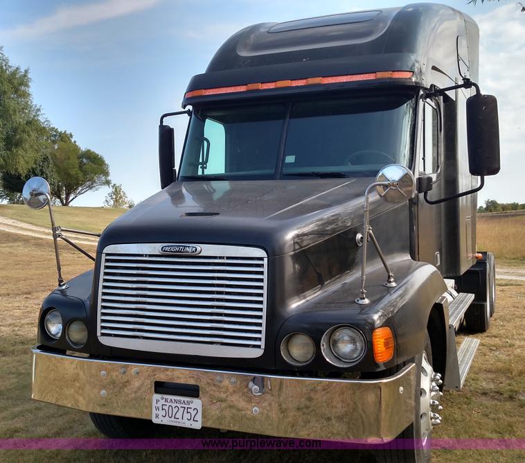 image for item K1184 2002 Freightliner Century Class ST120 semi truck