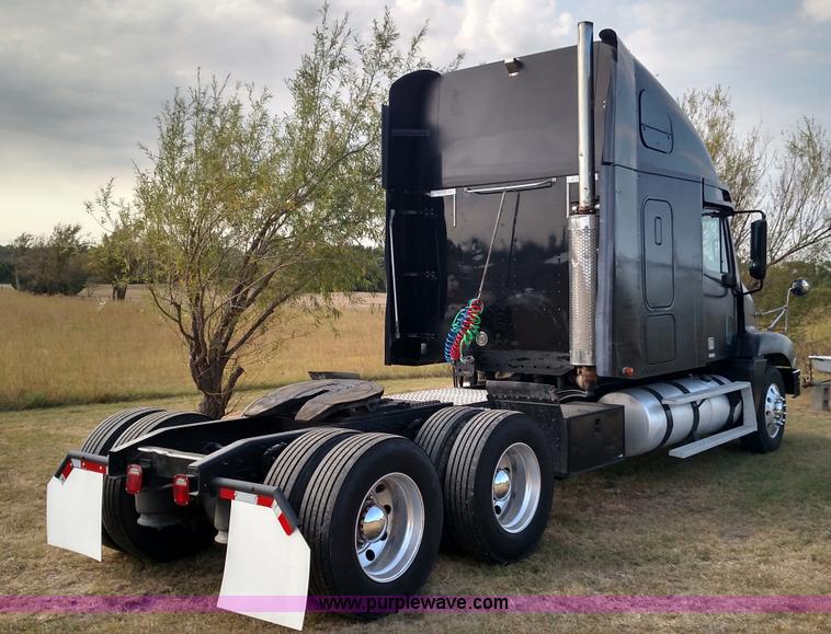 image for item K1184 2002 Freightliner Century Class ST120 semi truck