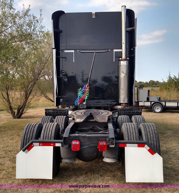 image for item K1184 2002 Freightliner Century Class ST120 semi truck