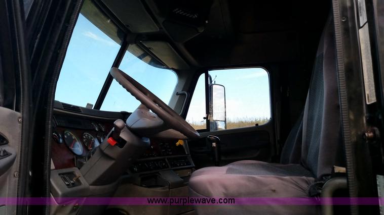 image for item K1184 2002 Freightliner Century Class ST120 semi truck