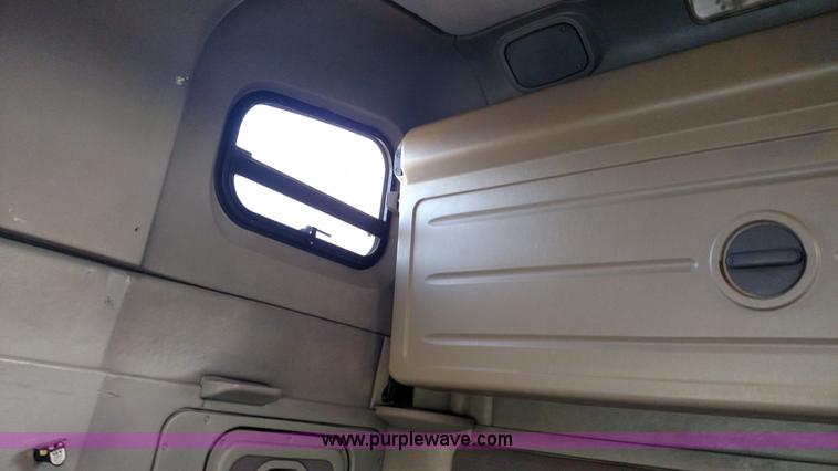 image for item K1184 2002 Freightliner Century Class ST120 semi truck