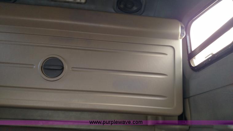 image for item K1184 2002 Freightliner Century Class ST120 semi truck