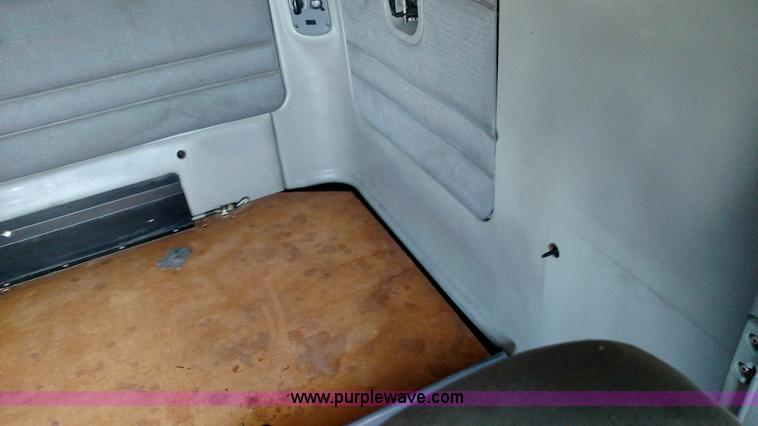 image for item K1184 2002 Freightliner Century Class ST120 semi truck