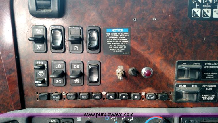 image for item K1184 2002 Freightliner Century Class ST120 semi truck