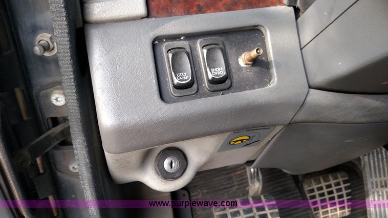 image for item K1184 2002 Freightliner Century Class ST120 semi truck