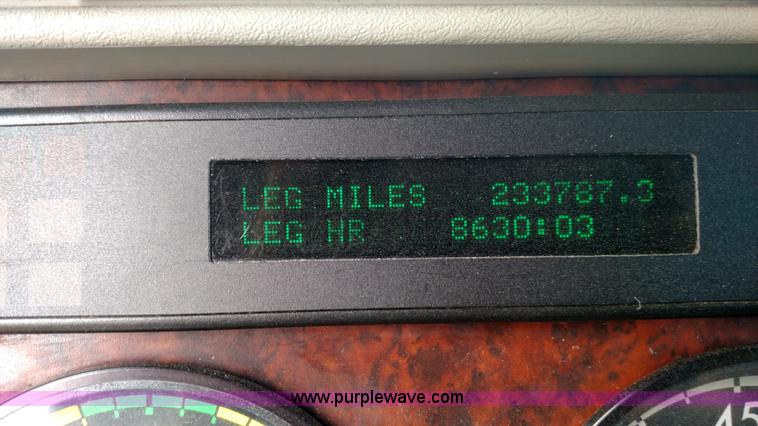 image for item K1184 2002 Freightliner Century Class ST120 semi truck