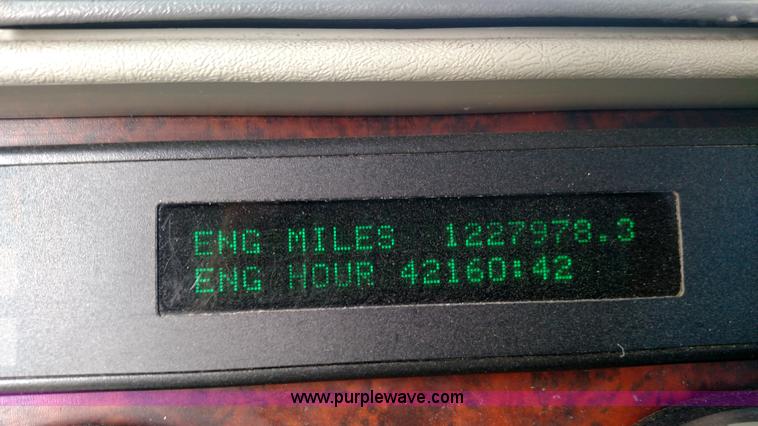 image for item K1184 2002 Freightliner Century Class ST120 semi truck