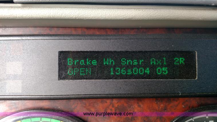 image for item K1184 2002 Freightliner Century Class ST120 semi truck