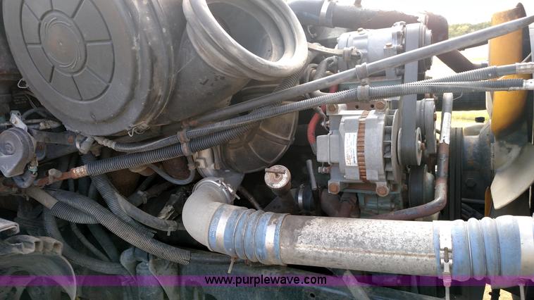 image for item K1184 2002 Freightliner Century Class ST120 semi truck