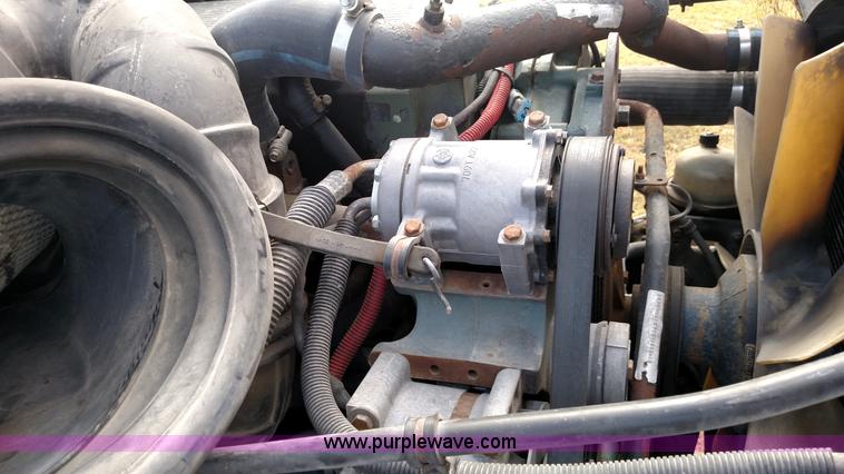 image for item K1184 2002 Freightliner Century Class ST120 semi truck