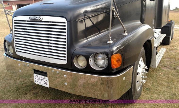 image for item K1184 2002 Freightliner Century Class ST120 semi truck