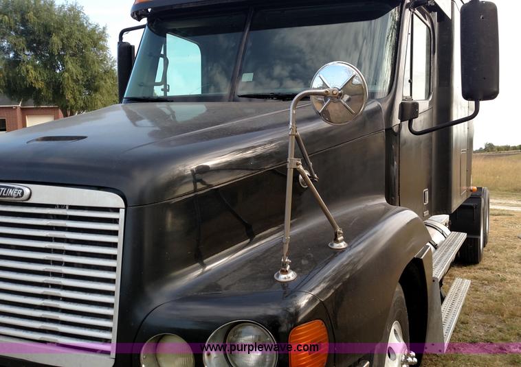 image for item K1184 2002 Freightliner Century Class ST120 semi truck
