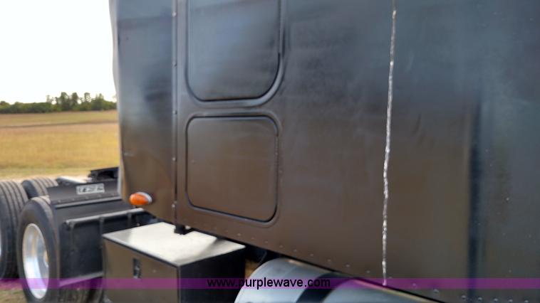 image for item K1184 2002 Freightliner Century Class ST120 semi truck