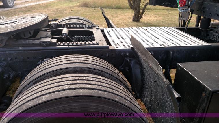 image for item K1184 2002 Freightliner Century Class ST120 semi truck