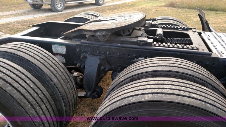 image for item K1184 2002 Freightliner Century Class ST120 semi truck