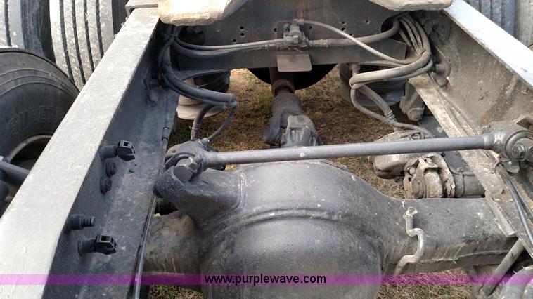 image for item K1184 2002 Freightliner Century Class ST120 semi truck