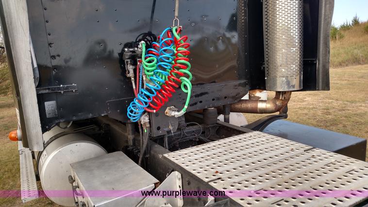 image for item K1184 2002 Freightliner Century Class ST120 semi truck