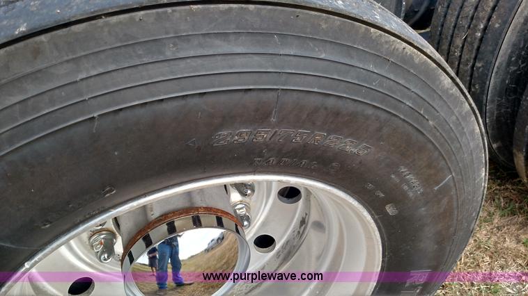 image for item K1184 2002 Freightliner Century Class ST120 semi truck