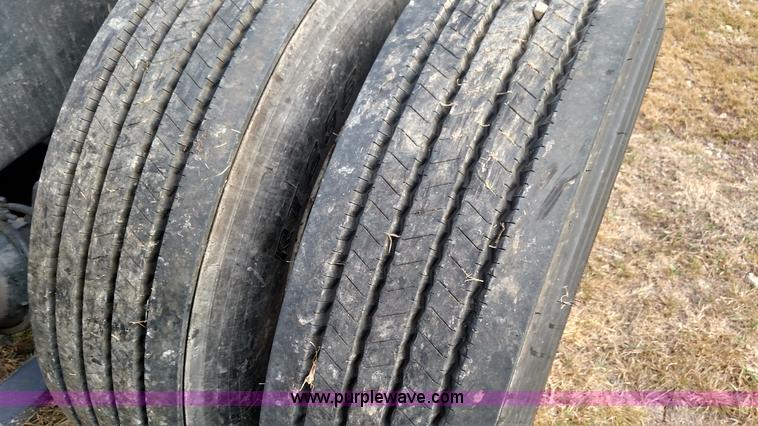 image for item K1184 2002 Freightliner Century Class ST120 semi truck