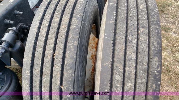 image for item K1184 2002 Freightliner Century Class ST120 semi truck