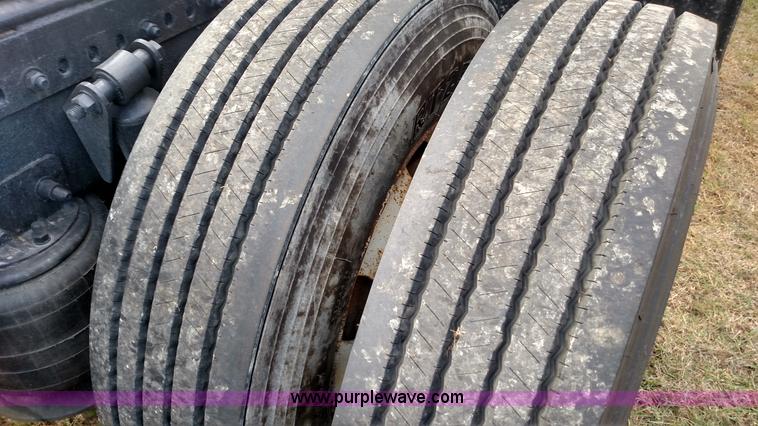 image for item K1184 2002 Freightliner Century Class ST120 semi truck