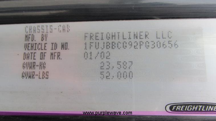 image for item K1184 2002 Freightliner Century Class ST120 semi truck