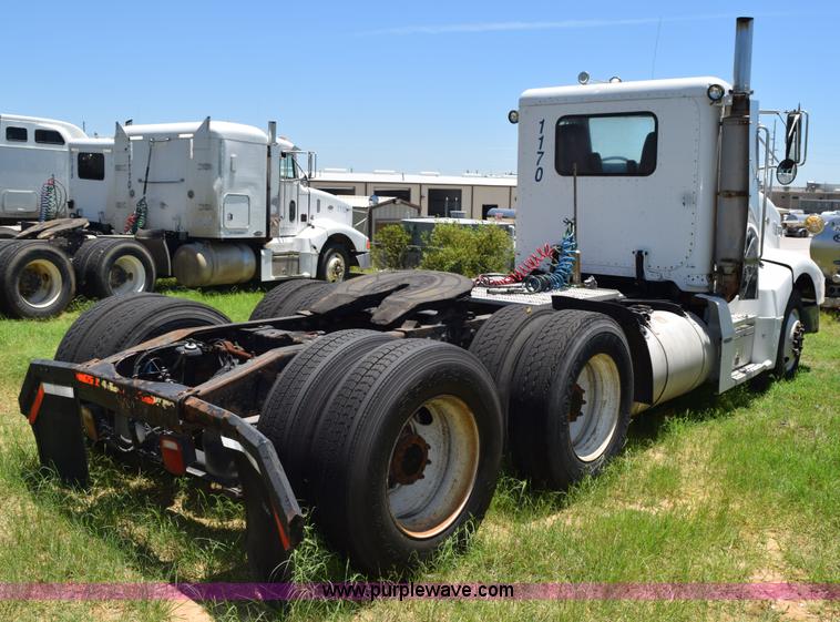 image for item K6138 2000 Peterbilt 377 semi truck