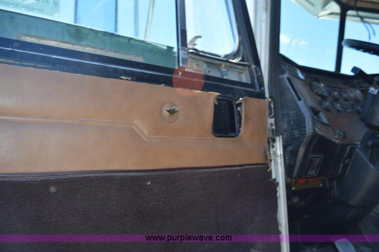 image for item K6138 2000 Peterbilt 377 semi truck