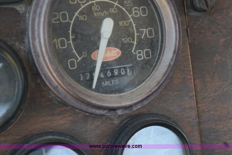 image for item K6138 2000 Peterbilt 377 semi truck