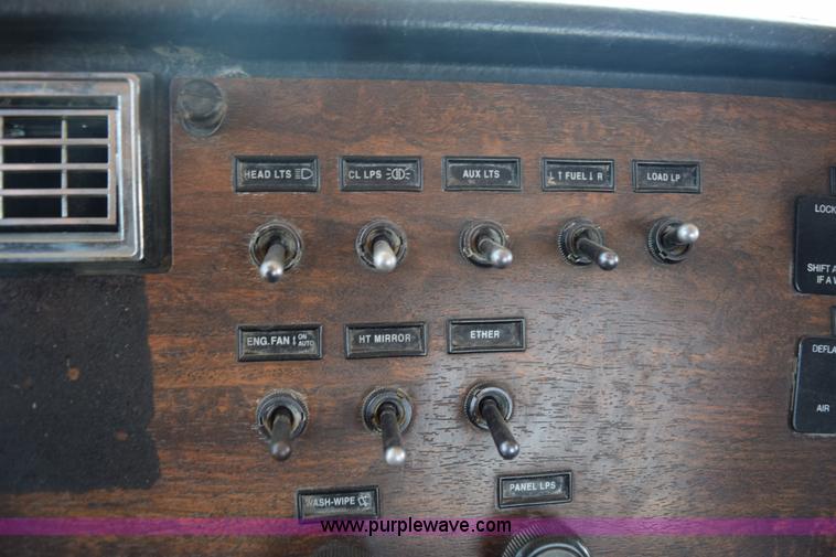 image for item K6138 2000 Peterbilt 377 semi truck