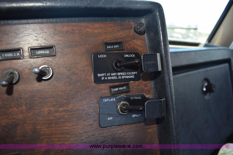 image for item K6138 2000 Peterbilt 377 semi truck