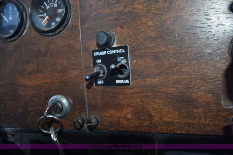 image for item K6138 2000 Peterbilt 377 semi truck